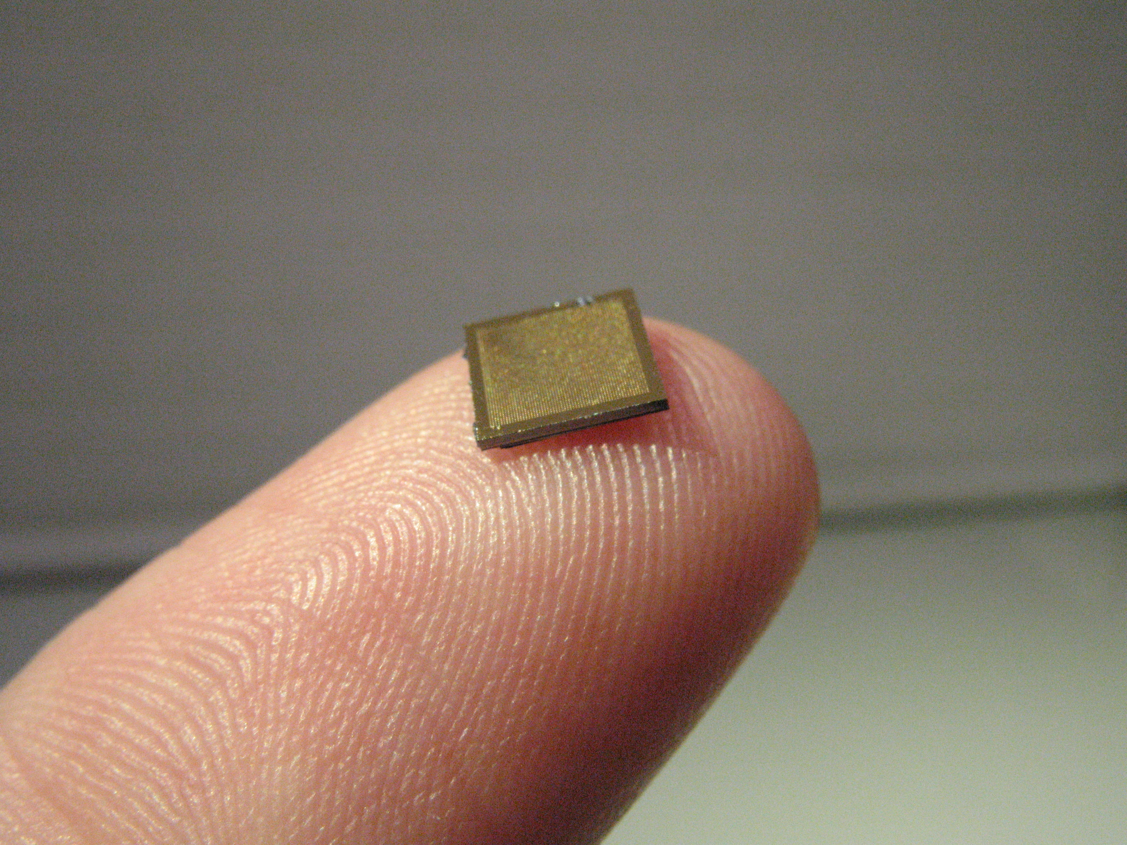Single Nanopatch on a finger