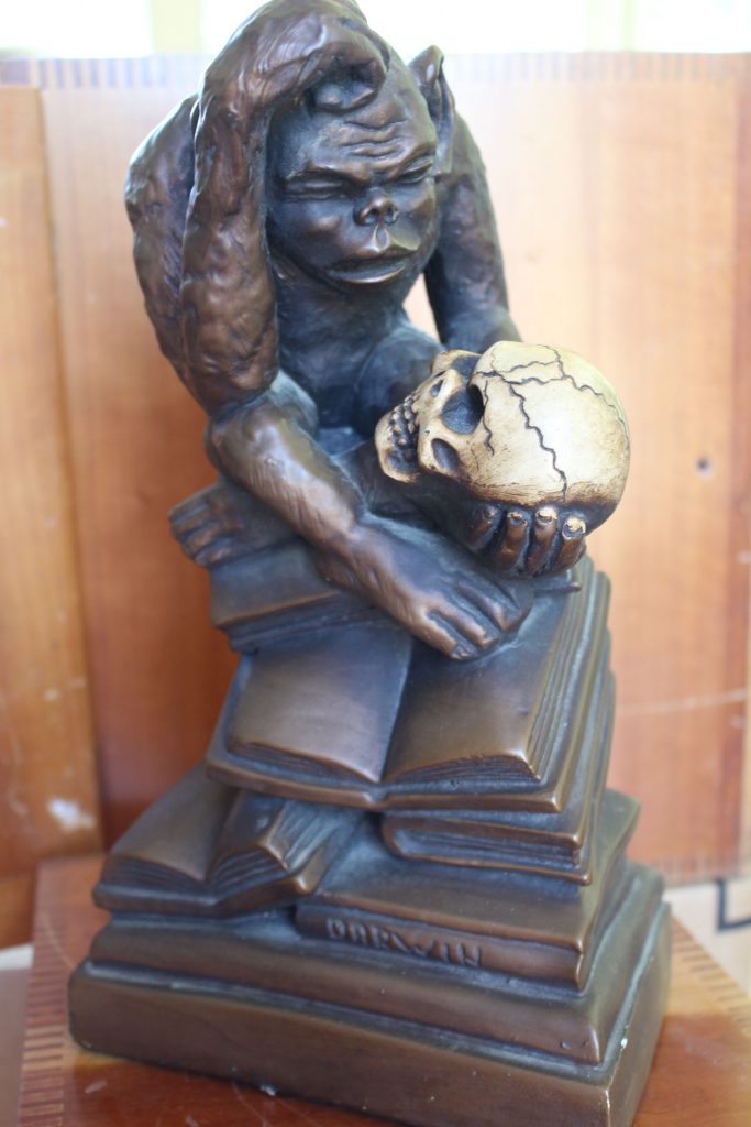 Although I called this statute the "Thinker", it is actually "Affe mit Schädel" or "ape with skull" by the late-19th-century German sculptor Hugo Rheinhold.