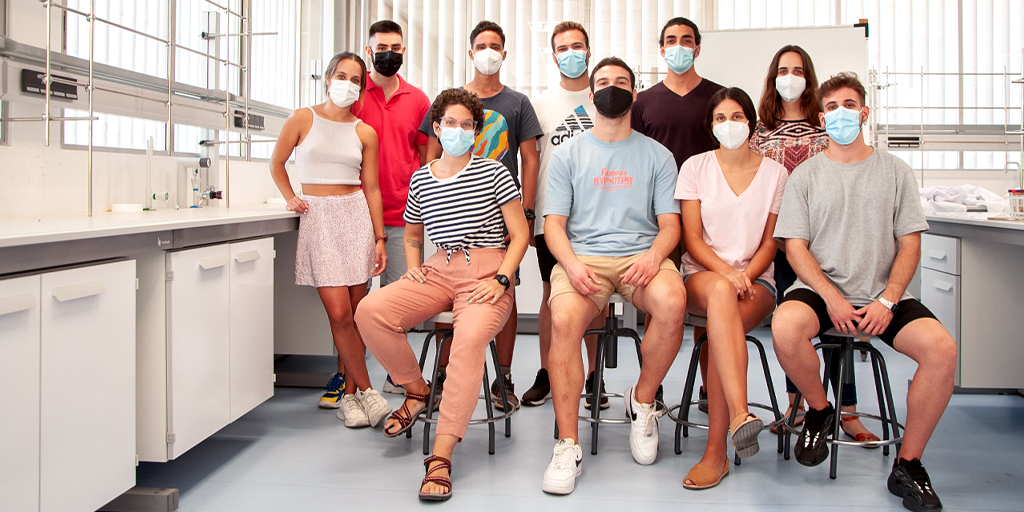 Picture of UMA_MALAGA team in their lab where they are working on a project to recycle waste olive oil