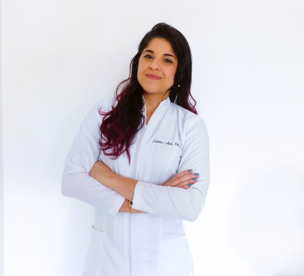 Professional headshot image of Dr. Sabrina Alves dos Reis, subject of the blog post